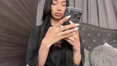 Snapshot of louiseelizabeth chatting on 03.19.26 samantha online show from 03.19.26
