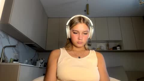 Snapshot of lourapimenta chatting on 02.21.26 Eliza online show from 02.21.26