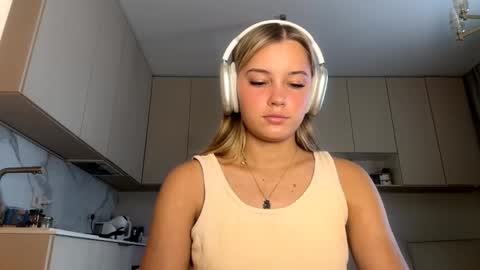 Snapshot of lourapimenta chatting on 02.23.26 Eliza online show from 02.23.26