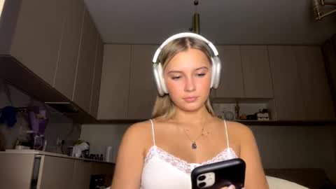 Snapshot of lourapimenta chatting on 03.03.26 Eliza online show from 03.03.26