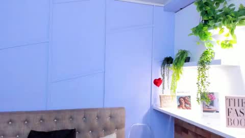 Louren Fox online show from 11.11.25