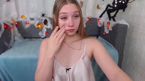 love bella  online show from 10.10.25