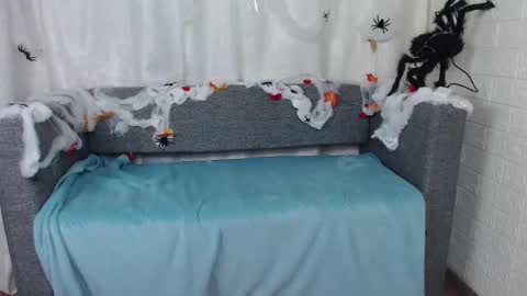 love bella  online show from 10.18.25