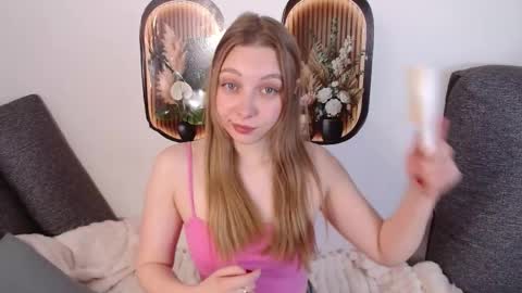 love bella  online show from 04.21.26