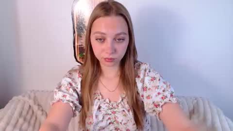 Snapshot of love_bella_ chatting on 06.15.26 love bella online show from 06.15.26