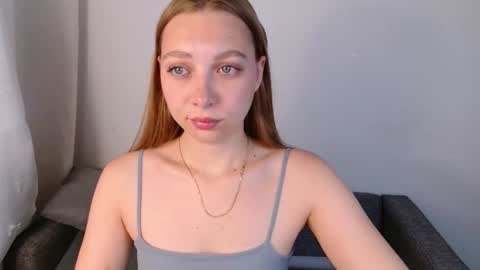 Snapshot of love_bella_ chatting on 06.16.26 love bella online show from 06.16.26