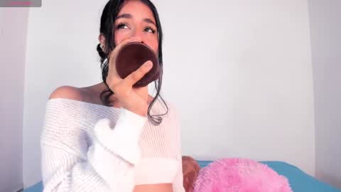 Snapshot of love_cameron chatting on 12.12.24 Cam online show from 12.12.24