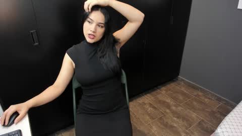 Snapshot of love_kris chatting on 10.31.25 Kristen LoveBerry online show from 10.31.25