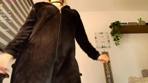 Snapshot of love_sharol chatting on 01.15.25 Sharol Leon online show from 01.15.25