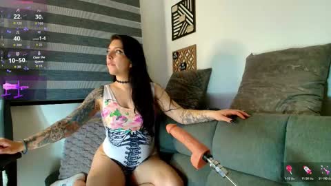 Snapshot of love_sharol chatting on 10.30.25 Sharol Leon online show from 10.30.25