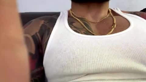 loveathickbitch online show from 10.29.25