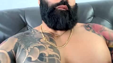 loveathickbitch online show from 10.31.25