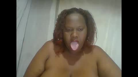 Snapshot of lovebigmelon chatting on 10.30.25 Lynn online show from 10.30.25