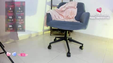 Snapshot of lovecurls_ chatting on 02.19.25 Luna online show from 02.19.25