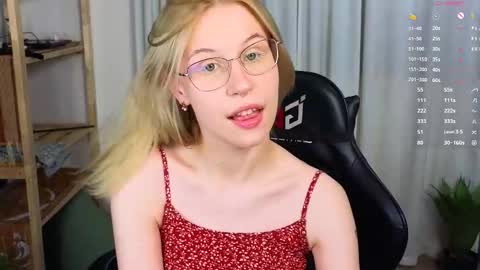 Snapshot of lovedrope chatting on 10.14.25 God like girl Ann online show from 10.14.25