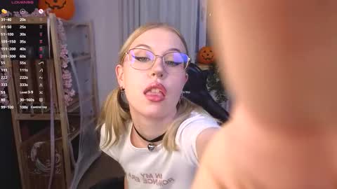 Snapshot of lovedrope chatting on 11.01.25 God like girl Ann online show from 11.01.25