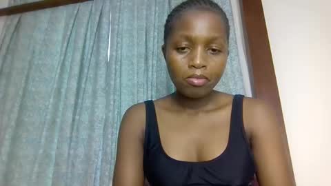 Snapshot of lovelbrownie chatting on 10.05.25 lovelbrownie online show from 10.05.25