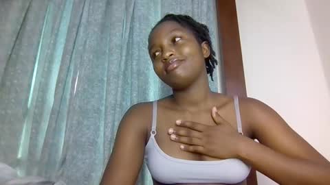 Snapshot of lovelbrownie chatting on 10.25.25 lovelbrownie online show from 10.25.25