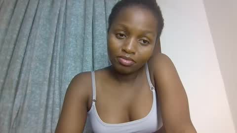 Snapshot of lovelbrownie chatting on 10.31.25 lovelbrownie online show from 10.31.25