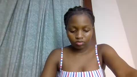 Snapshot of lovelbrownie chatting on 11.10.25 lovelbrownie online show from 11.10.25