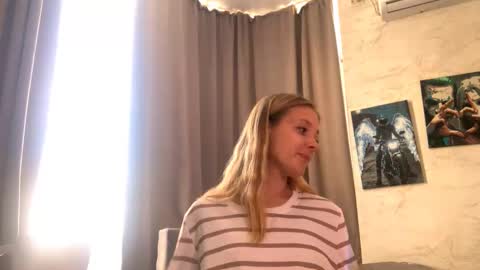 Snapshot of lovelladeboer chatting on 10.06.25 Ella online show from 10.06.25