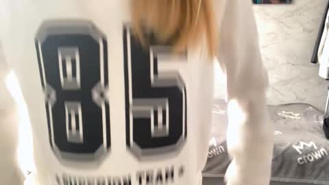 Ella online show from 10.12.25