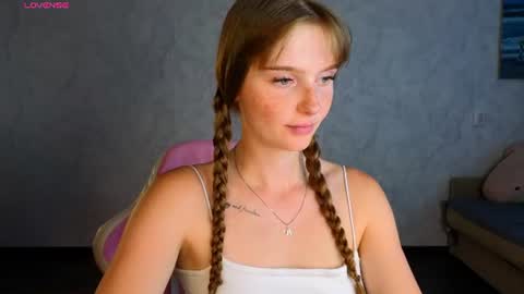 Snapshot of lovelly_molly chatting on 07.18.26 Molly online show from 07.18.26