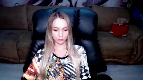 Snapshot of lovellymalina chatting on 09.29.25 private open online show from 09.29.25