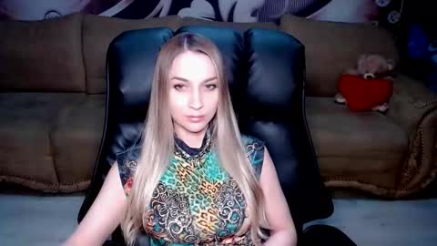Snapshot of lovellymalina chatting on 10.01.25 private open online show from 10.01.25