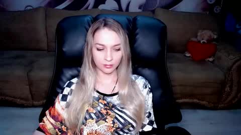 Snapshot of lovellymalina chatting on 10.04.25 private open online show from 10.04.25