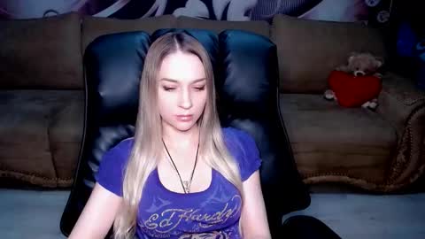 Snapshot of lovellymalina chatting on 10.12.25 private open online show from 10.12.25