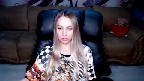 Snapshot of lovellymalina chatting on 10.19.25 private open online show from 10.19.25