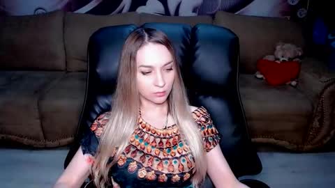 Snapshot of lovellymalina chatting on 10.27.25 private open online show from 10.27.25