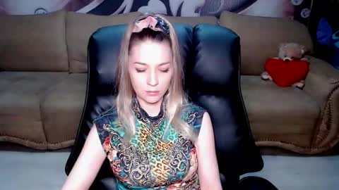 Snapshot of lovellymalina chatting on 11.07.25 private open online show from 11.07.25