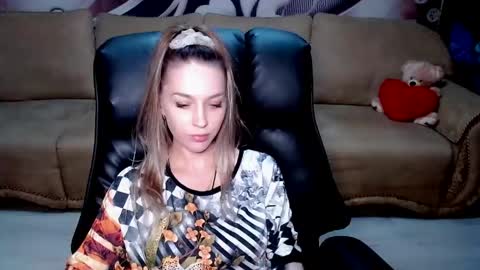 Snapshot of lovellymalina chatting on 06.06.26 private open online show from 06.06.26