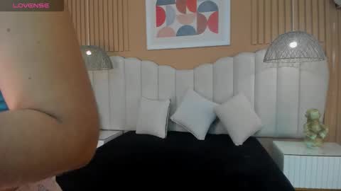lovellypeach online show from 09.11.25