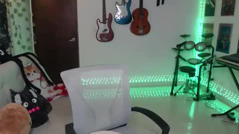 Snapshot of lovely_cass chatting on 10.26.25 Cassie online show from 10.26.25