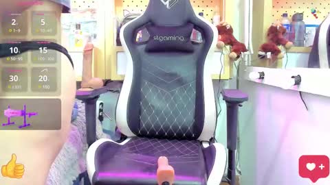 Snapshot of lovely_chloe19 chatting on 03.11.25 Chloe online show from 03.11.25