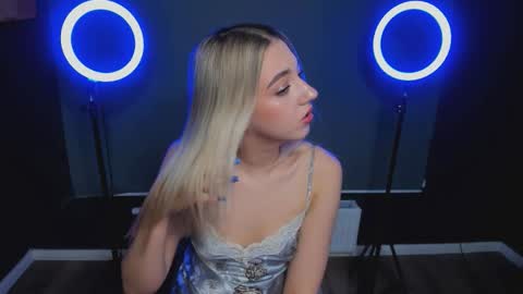 Bella 3 online show from 01.14.26