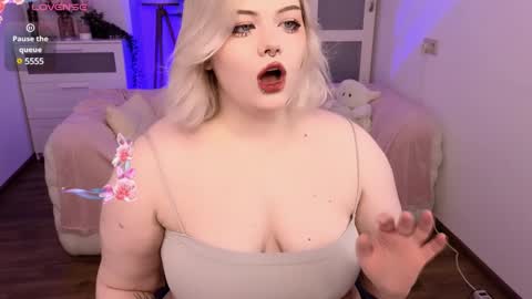Snapshot of lovely_leilla chatting on 01.18.25 lovely_leilla online show from 01.18.25