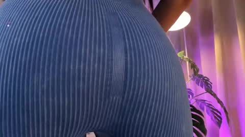 Snapshot of lovely_queens chatting on 10.14.25 online show from 10.14.25