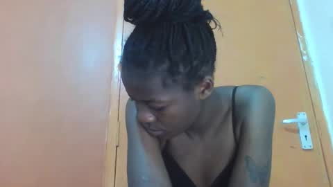 Snapshot of lovely_yvonne chatting on 10.07.25 Lovely yvonne online show from 10.07.25