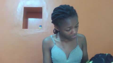 Snapshot of lovely_yvonne chatting on 10.18.25 Lovely yvonne online show from 10.18.25