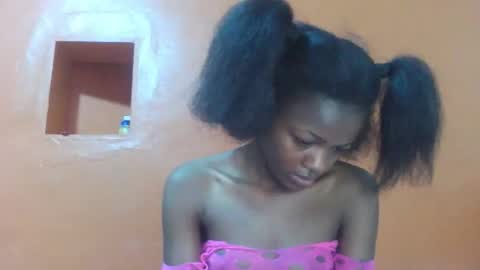 Snapshot of lovely_yvonne chatting on 10.25.25 Lovely yvonne online show from 10.25.25