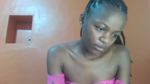 Snapshot of lovely_yvonne chatting on 11.08.25 Lovely yvonne online show from 11.08.25