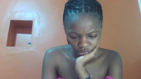 Snapshot of lovely_yvonne chatting on 11.10.25 Lovely yvonne online show from 11.10.25