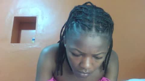 Snapshot of lovely_yvonne chatting on 11.11.25 Lovely yvonne online show from 11.11.25