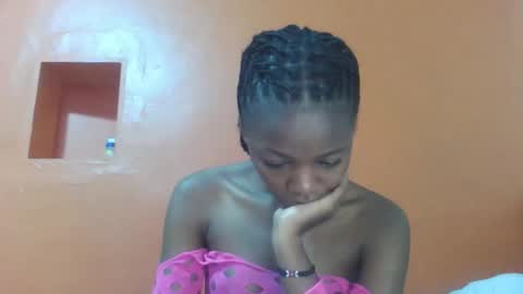 Snapshot of lovely_yvonne chatting on 11.12.25 Lovely yvonne online show from 11.12.25