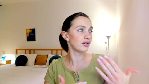 Mia online show from 12.04.24