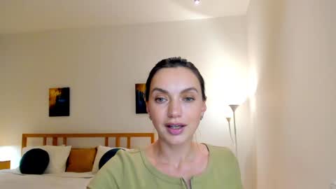 Mia online show from 12.04.24